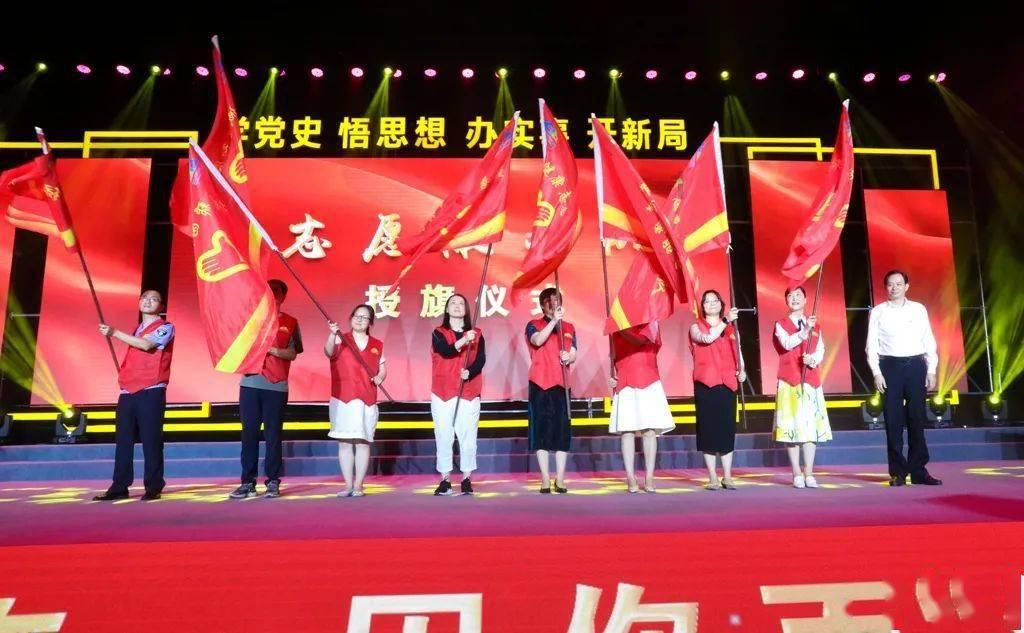 飞跃沙丘的小球